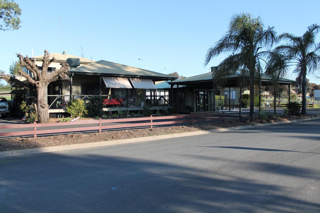 Lake Forbes Motel Eksteriør billede
