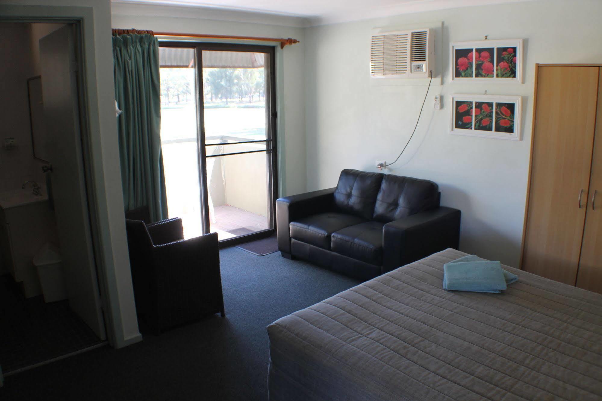 Lake Forbes Motel Eksteriør billede